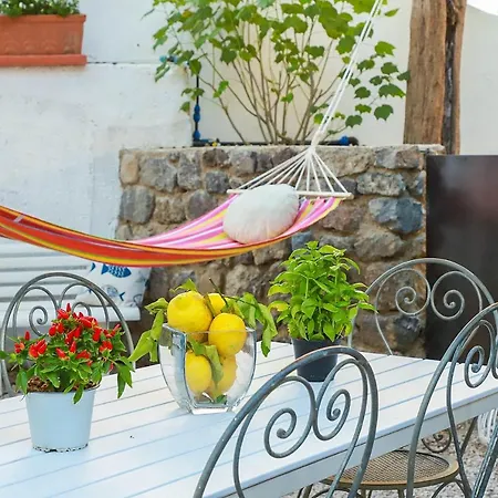 Trani - Close To The & Beautiful Garden 아파트
