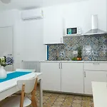 Trani - Close To The & Beautiful Garden * איסקיה