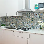 Trani - Close To The & Beautiful Garden דירה