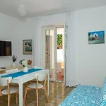 Trani - Close To The & Beautiful Garden * איסקיה