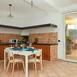 Trani - Close To The & Beautiful Garden