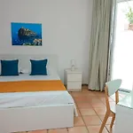 Trani - Close To The & Beautiful Garden דירה