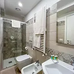 Trani - Close To The & Beautiful Garden דירה