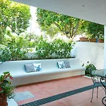 Trani - Close To The & Beautiful Garden דירה *