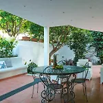 Trani - Close To The & Beautiful Garden דירה