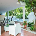 Trani - Close To The & Beautiful Garden * איסקיה