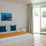 Trani - Close To The & Beautiful Garden דירה *