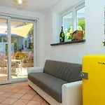 Trani - Close To The & Beautiful Garden דירה איסקיה