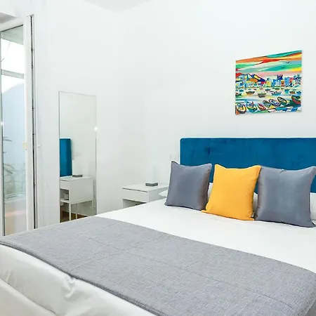 Trani - Close To The & Beautiful Garden Apartment