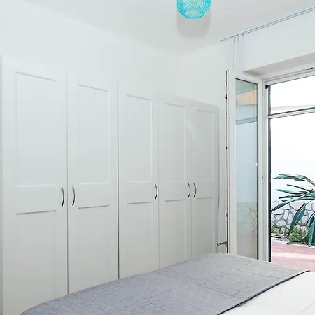 Trani - Close To The & Beautiful Garden Apartment