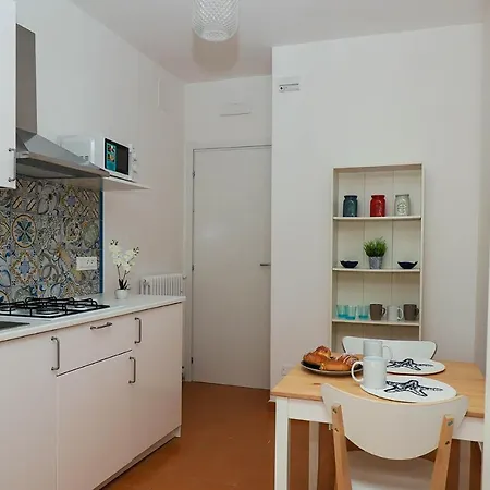 Trani - Close To The & Beautiful Garden Apartment