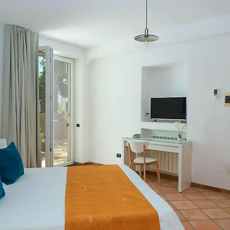 Trani - Close To The & Beautiful Garden Apartment *
