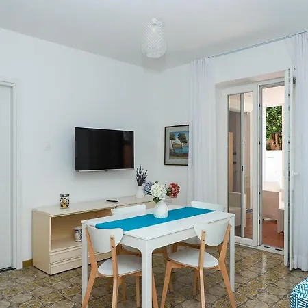 Apartment Trani - Close To The & Beautiful Garden Ischia