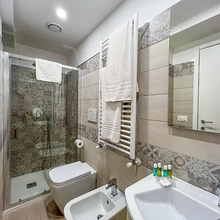 Trani - Close To The & Beautiful Garden Apartment
