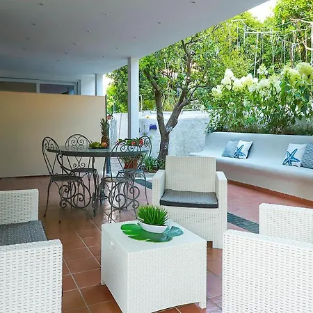 Trani - Close To The & Beautiful Garden Apartment