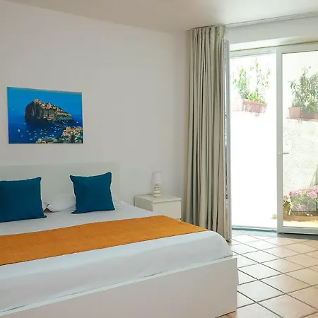 Trani - Close To The & Beautiful Garden Apartment *