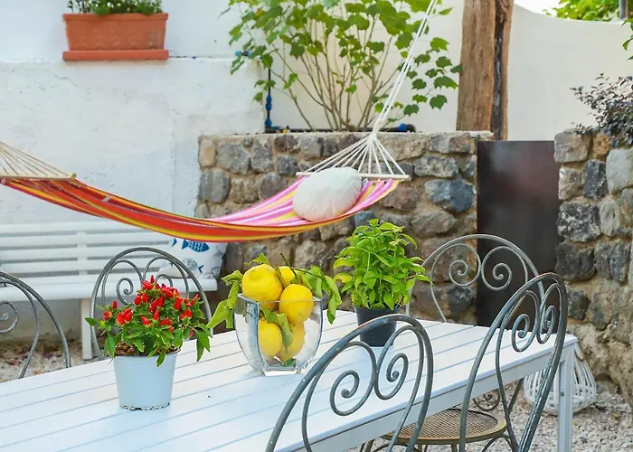 Trani - Close To The & Beautiful Garden Appartement